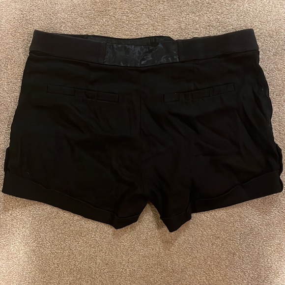 Bebe shorts size 0 - Picture 3 of 4